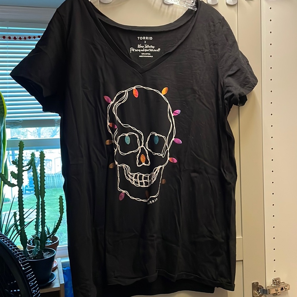 Torrid size 2 black skull t-shirt